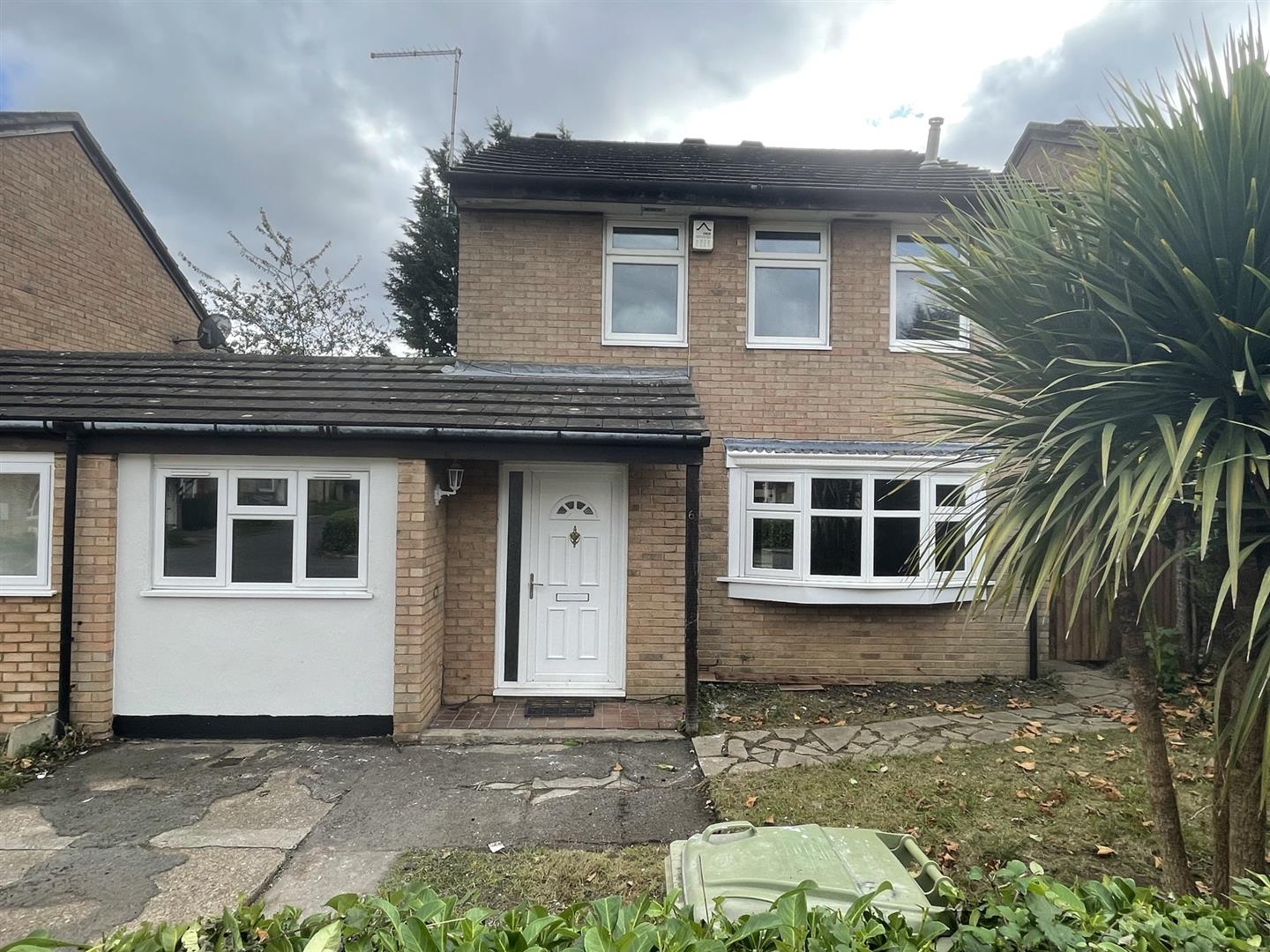 5 Bedroom detached house recently refurbished to include new carpets and complete re-decoration. <br/><br/>The property briefly comprises on the ground floor and entrance hall, cloakroom, lounge/diner with wooden flooring, kitchen with appliances and bedr